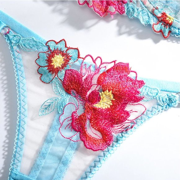 2 pc Lace Flower Embroidered Lingerie Set - Picture 4 of 6